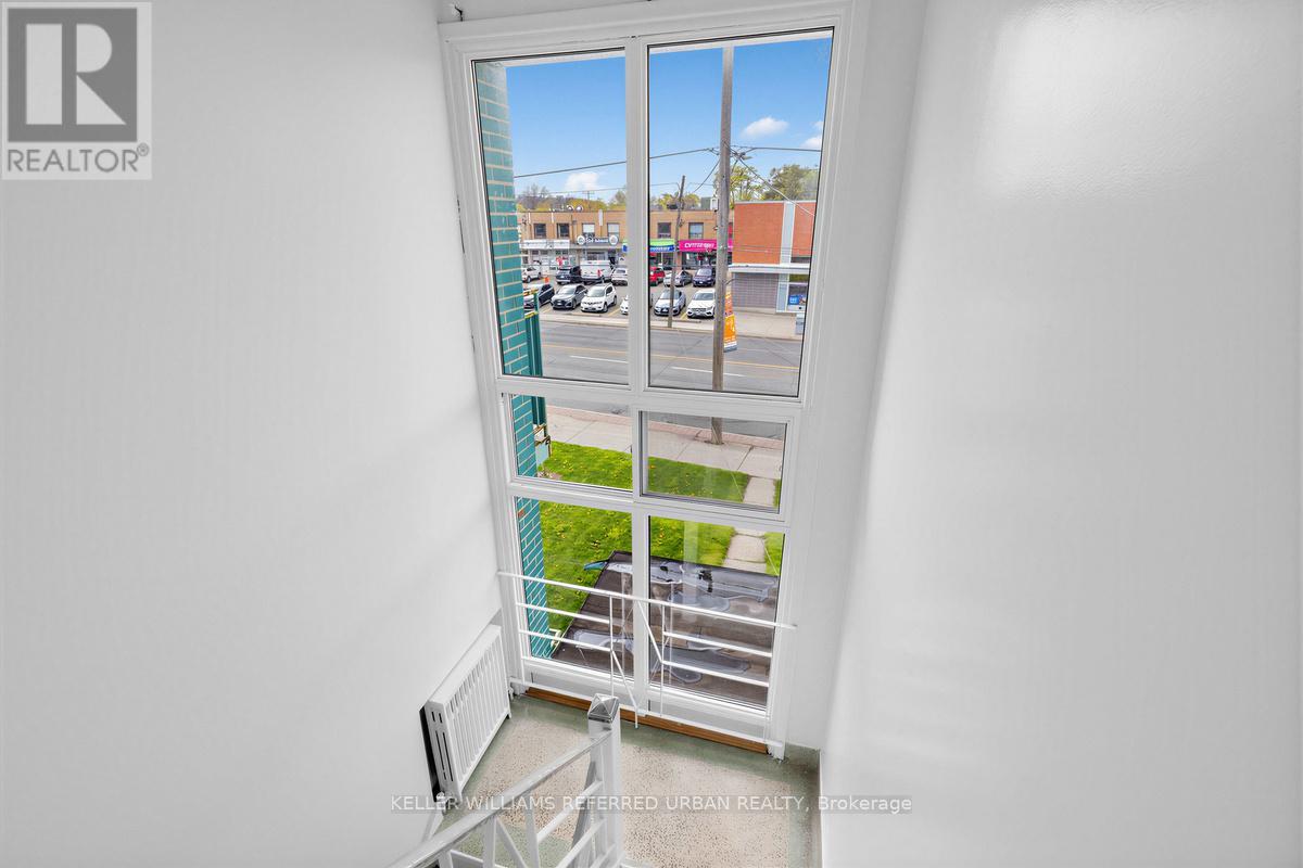 3867 Bathurst Street, Toronto, Ontario  M3H 3N4 - Photo 2 - C13101604