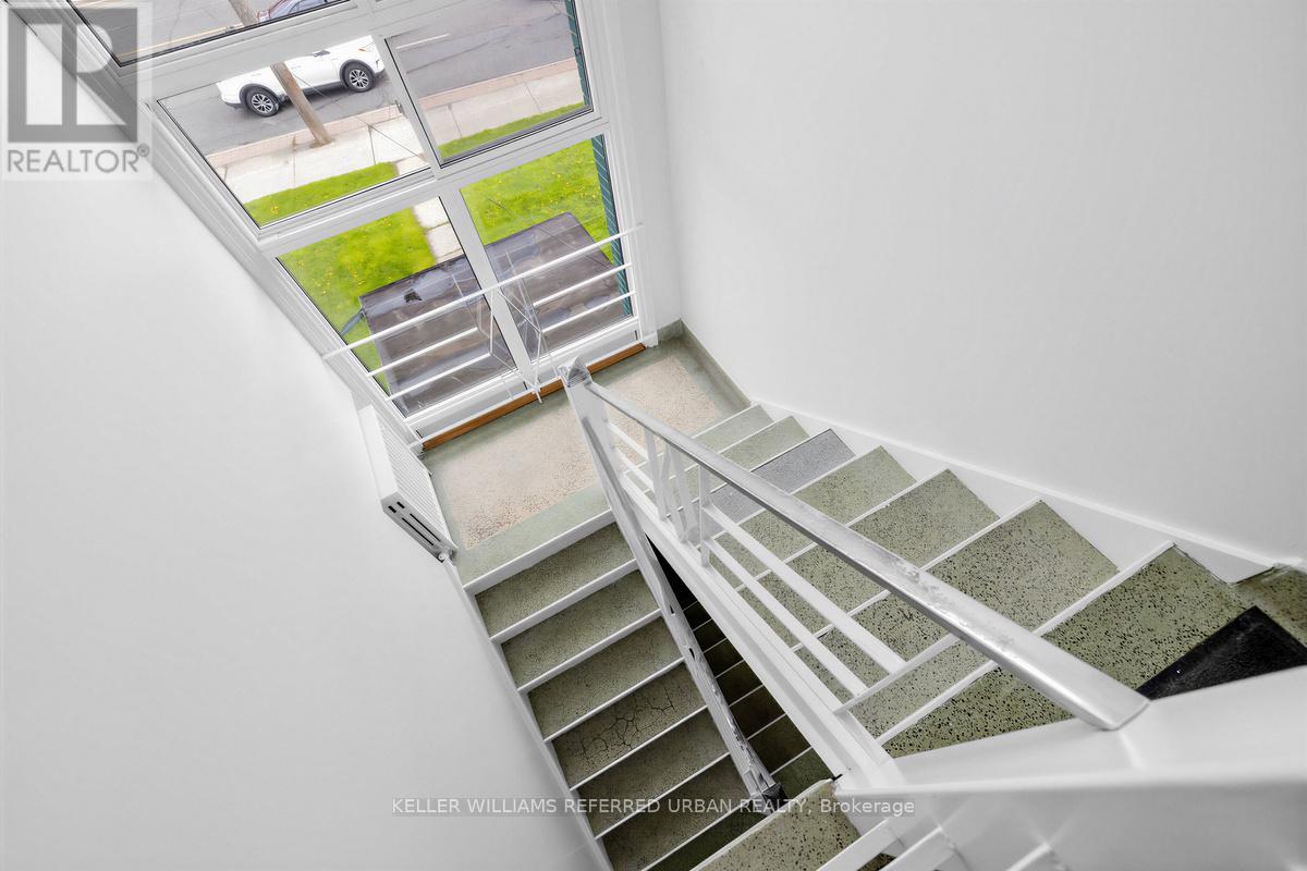 3867 Bathurst Street, Toronto, Ontario  M3H 3N4 - Photo 3 - C13101604