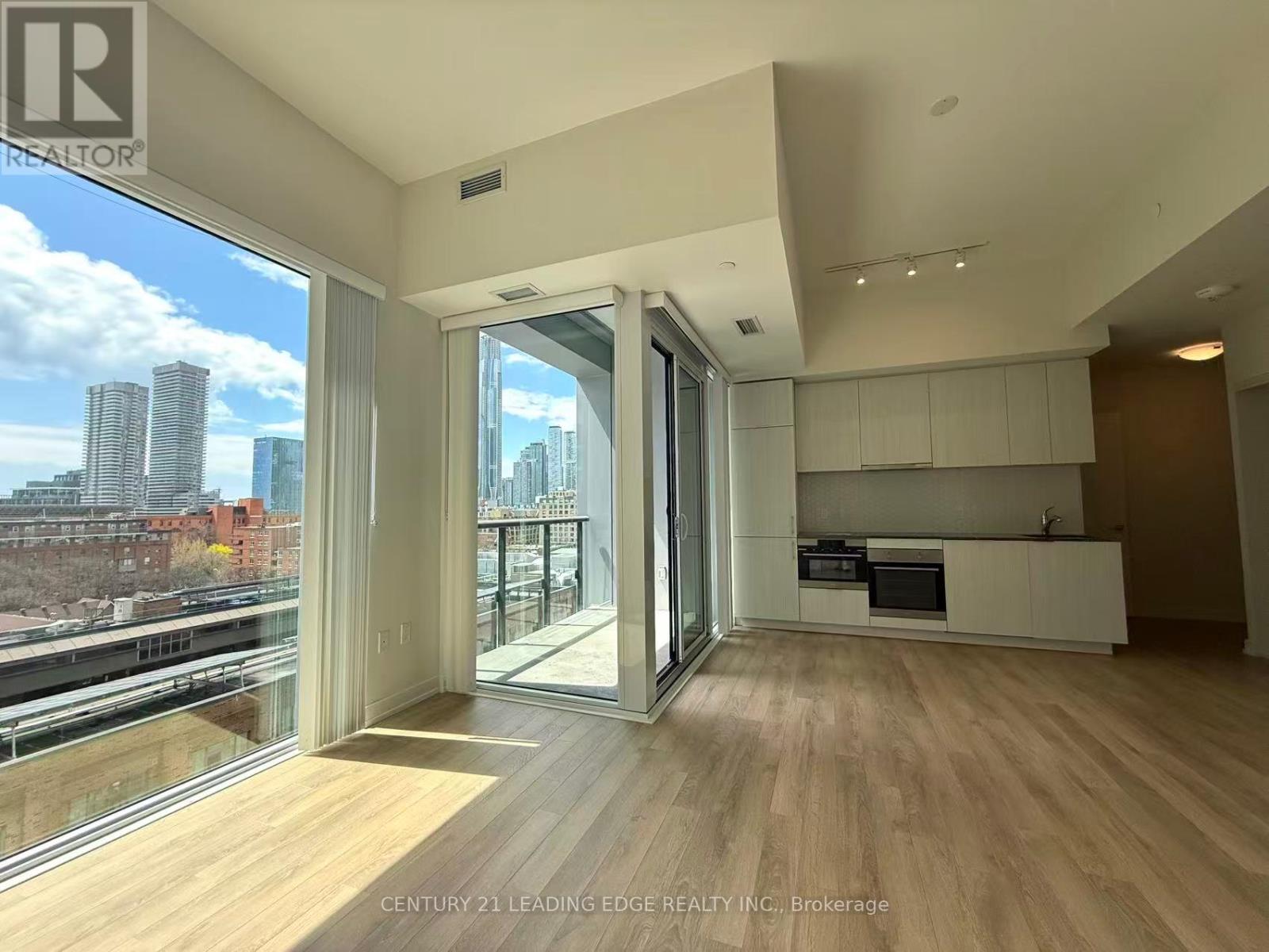 718 - 158 Front Street E, Toronto, Ontario  M5A 1E5 - Photo 2 - C13101652