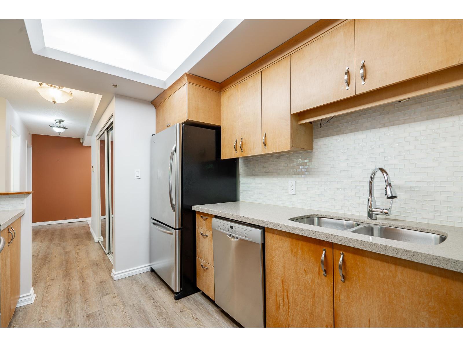 202 10899 University Drive, Surrey, British Columbia  V3T 5V2 - Photo 2 - R3121257