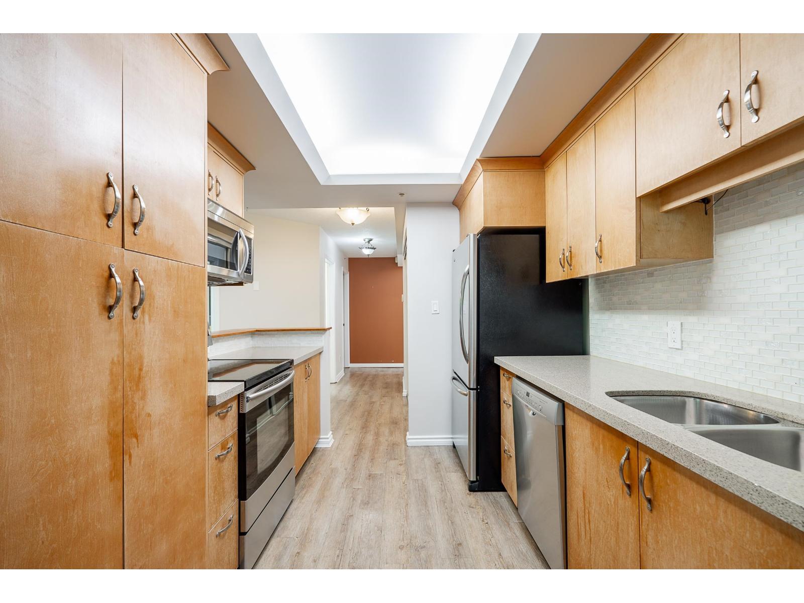 202 10899 University Drive, Surrey, British Columbia  V3T 5V2 - Photo 3 - R3121257