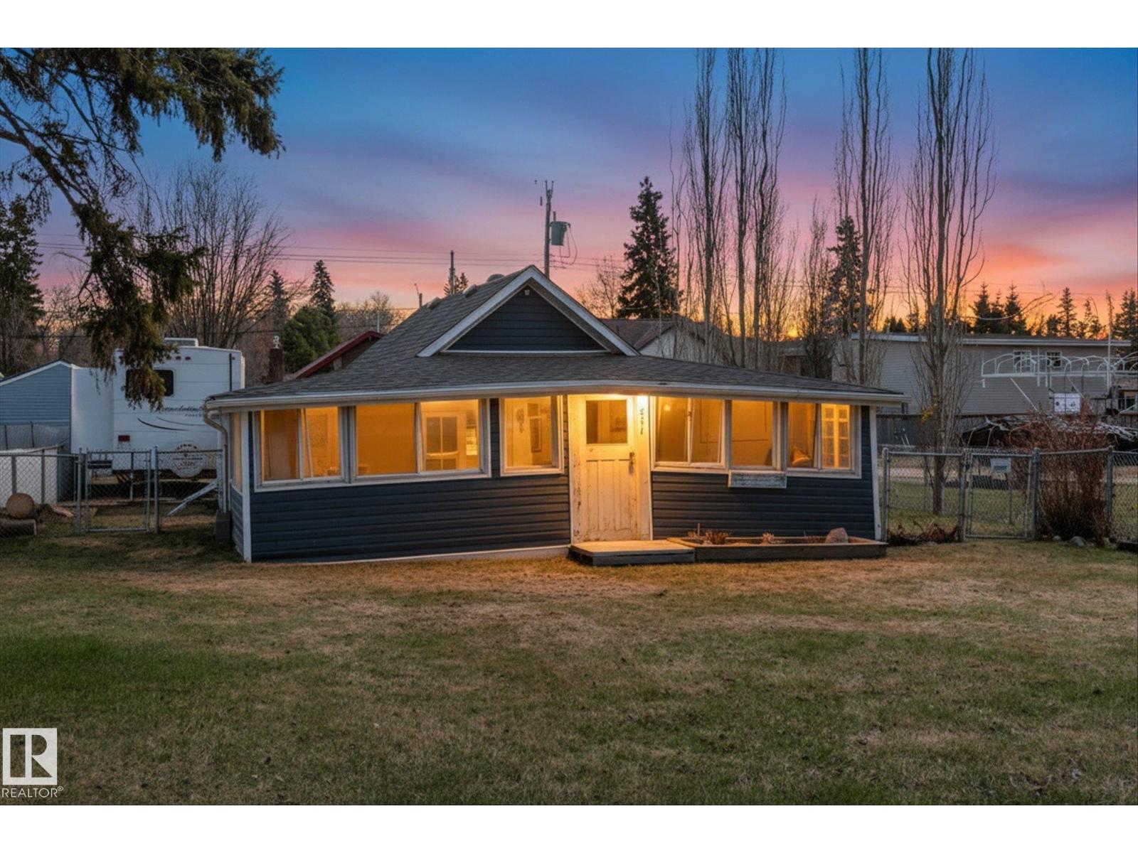 5211 50 AV, rural lac ste. anne county, Alberta