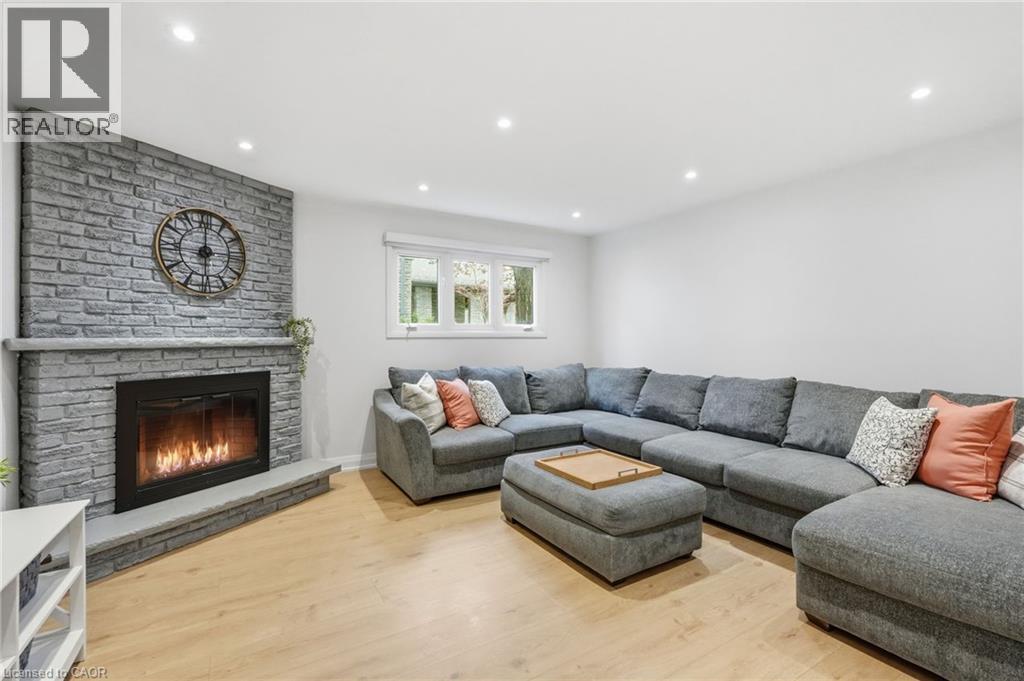 2401 Sinclair Circle, Burlington, Ontario  L7P 3C2 - Photo 5 - 40825978
