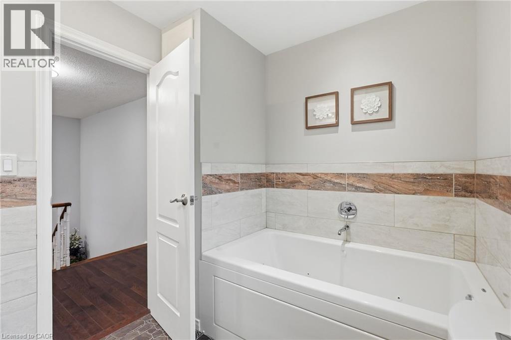 2401 Sinclair Circle, Burlington, Ontario  L7P 3C2 - Photo 20 - 40825978