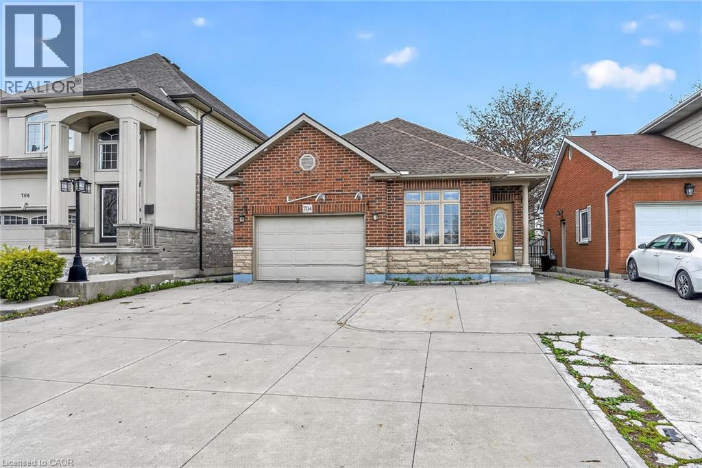 704 STONE CHURCH Road E, Hamilton, Ontario