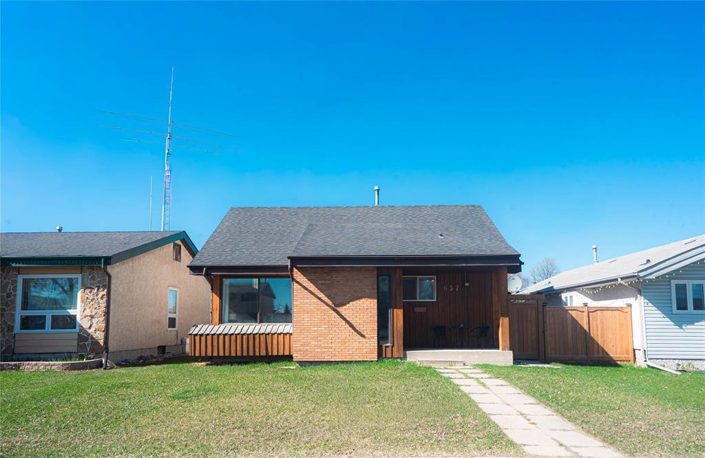 657 Adsum Drive, Winnipeg, Manitoba  R2P 1X6 - Photo 0 - 202609709