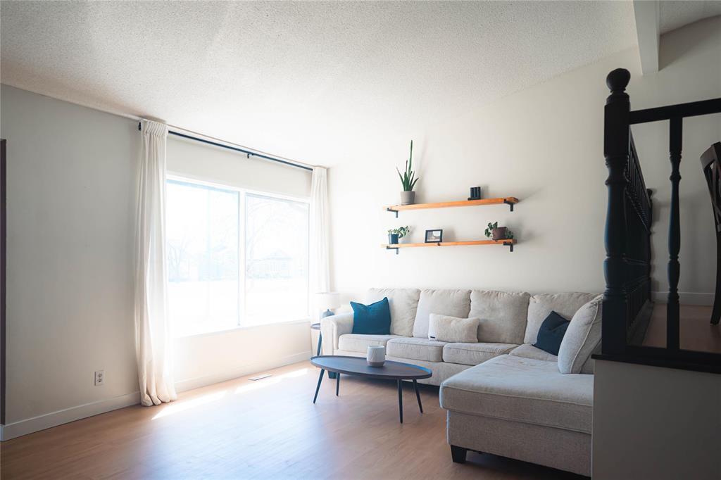 657 Adsum Drive, Winnipeg, Manitoba  R2P 1X6 - Photo 4 - 202609709