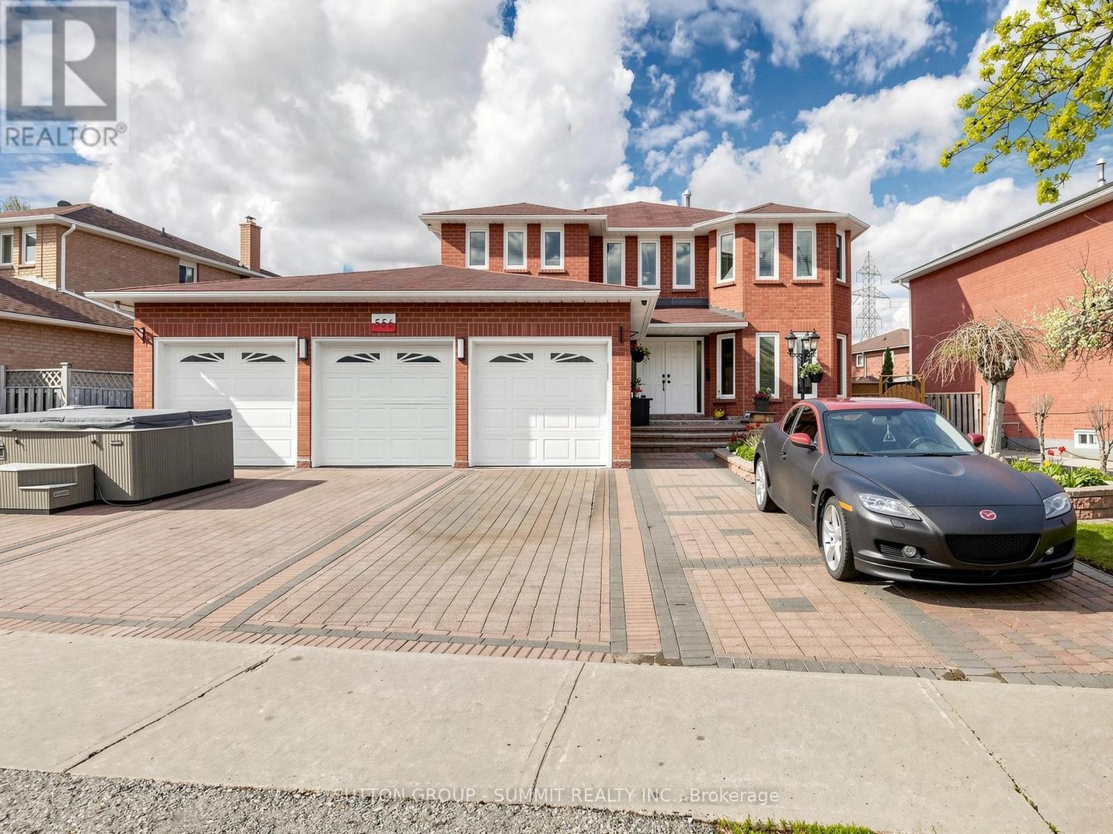 556 RAY LAWSON BOULEVARD, Brampton, Ontario