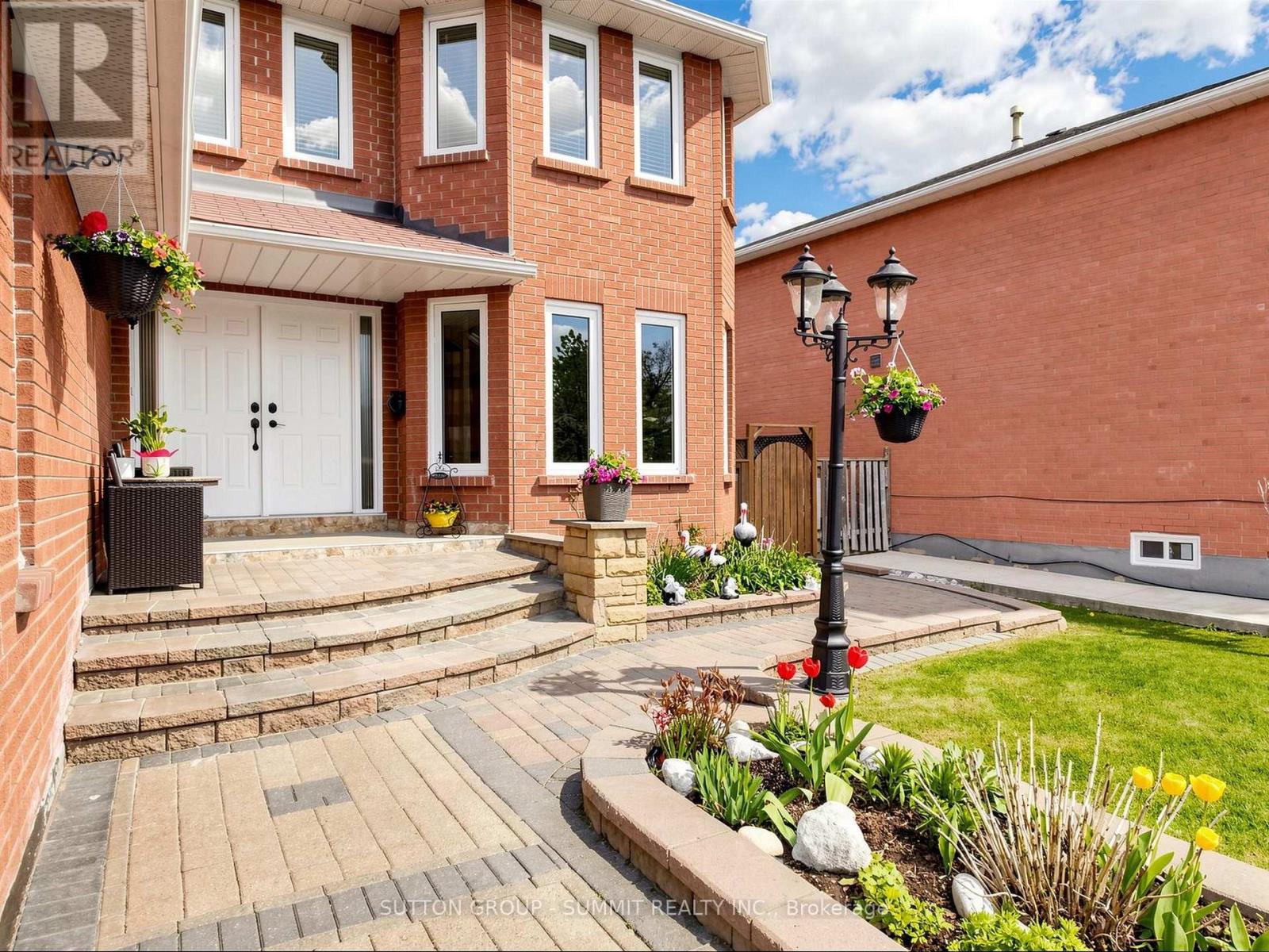 556 Ray Lawson Boulevard, Brampton, Ontario  L6Y 4H5 - Photo 4 - W13101600