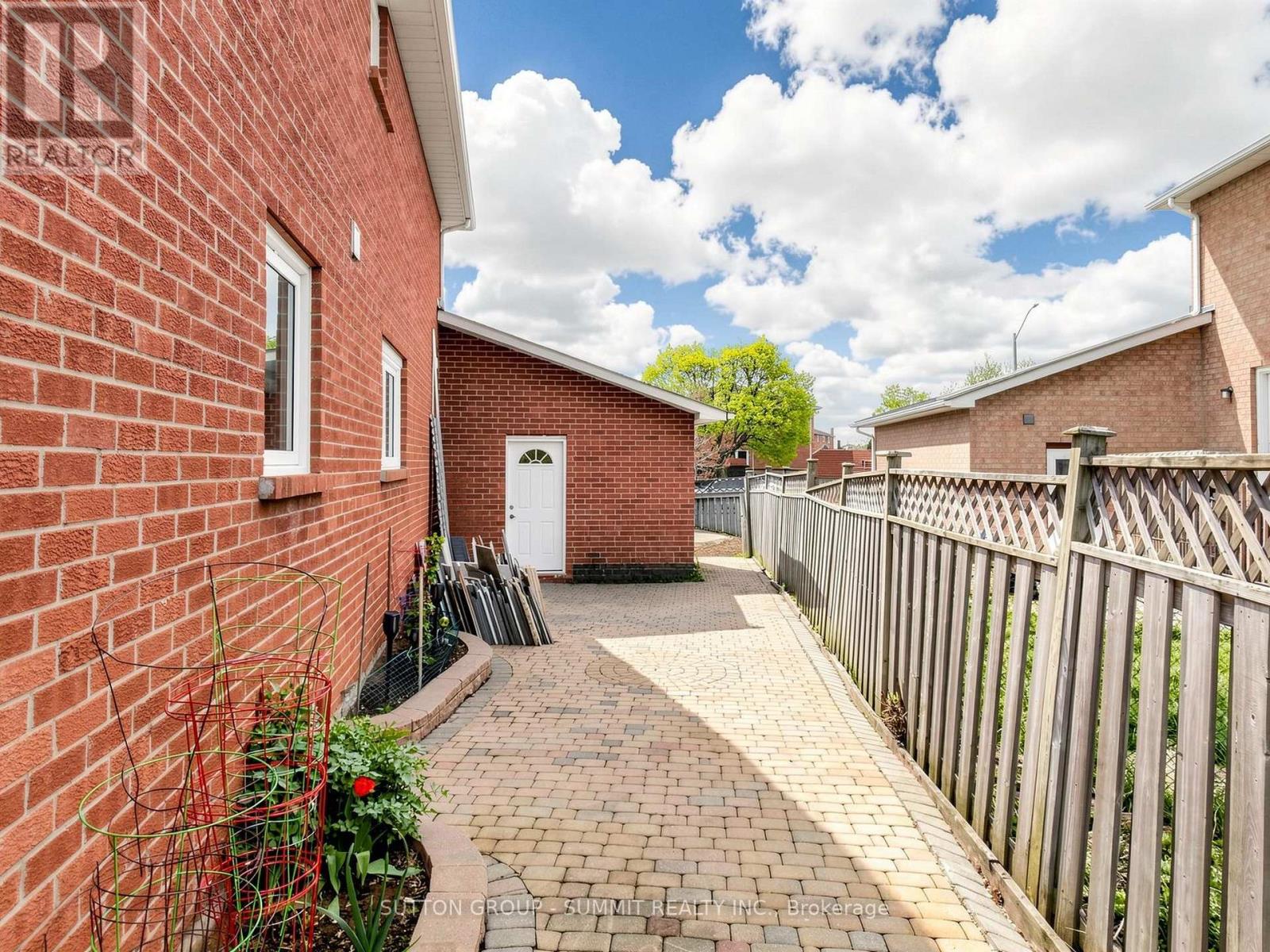 556 Ray Lawson Boulevard, Brampton, Ontario  L6Y 4H5 - Photo 49 - W13101600