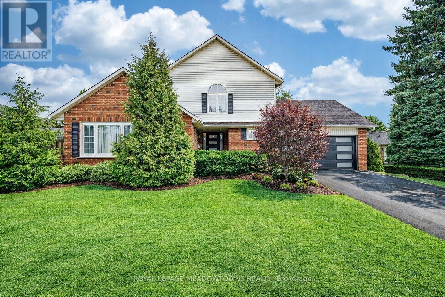 8 Wadsworth Circle, Brampton (Snelgrove), Ontario  L6Z 1W7 - Photo 2 - W13101614