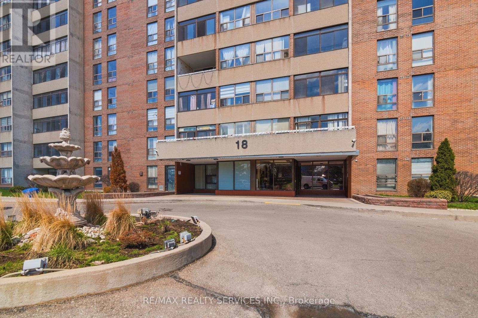 304 - 18 Knightsbridge Road, Brampton, Ontario  L6T 3X5 - Photo 2 - W13101672