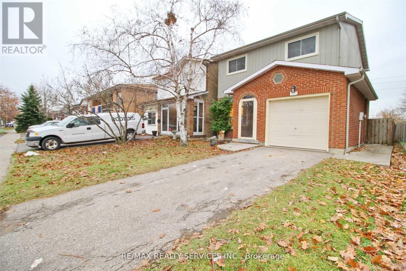 120 Simmons Boulevard, Brampton, Ontario  L6V 3V6 - Photo 2 - W13101784