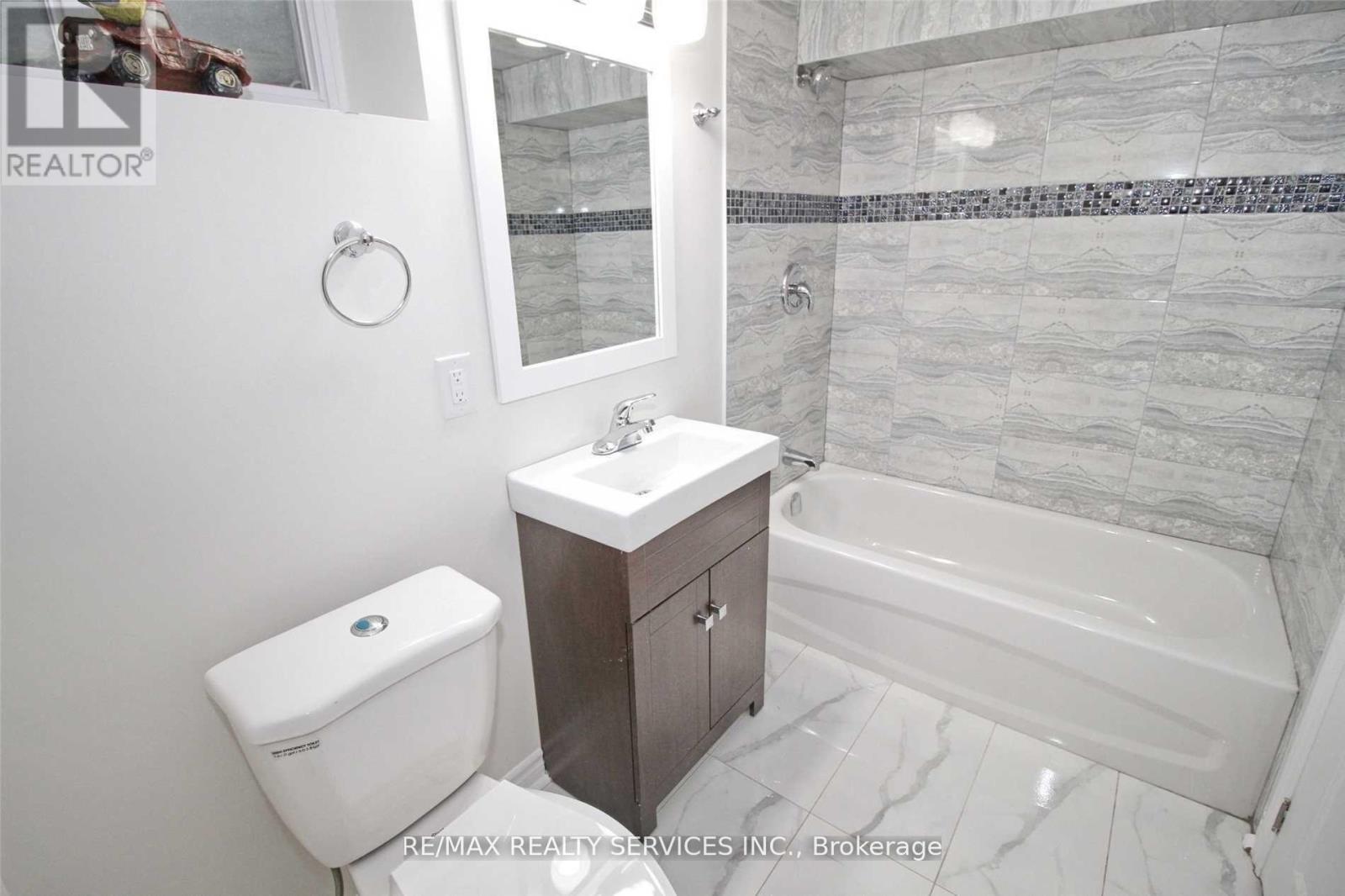 120 Simmons Boulevard, Brampton, Ontario  L6V 3V6 - Photo 9 - W13101784