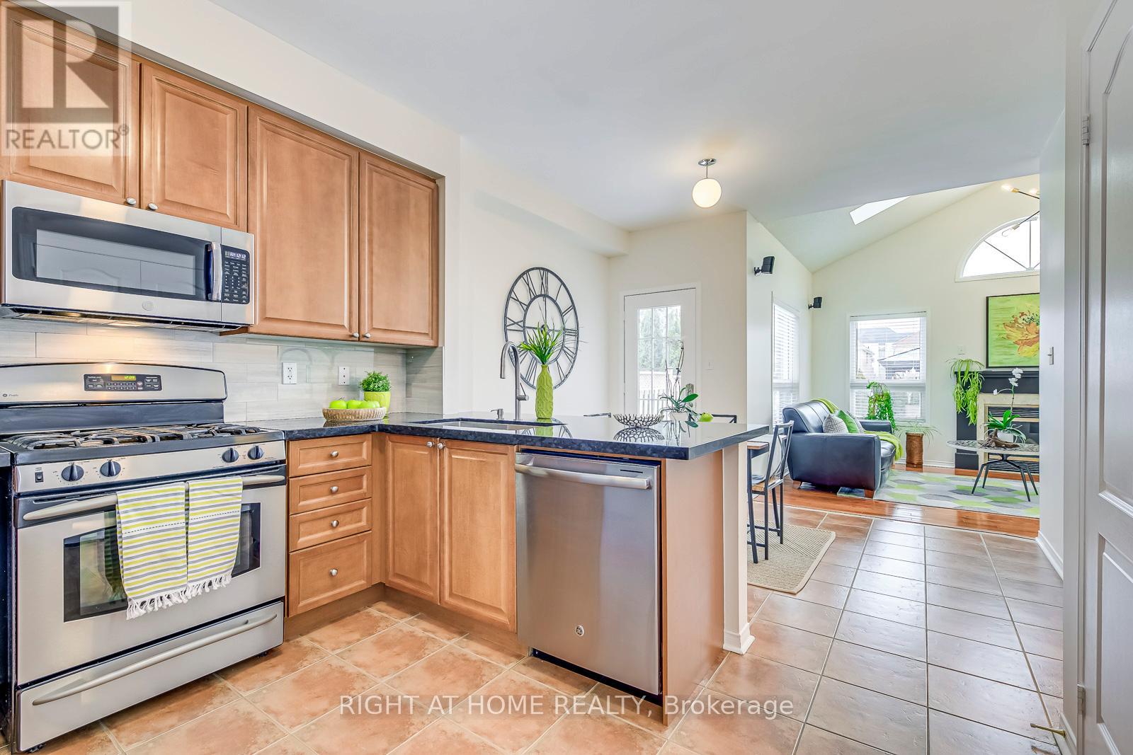 5041 Dubonet Drive, Mississauga, Ontario  L5M 7X3 - Photo 17 - W13101786