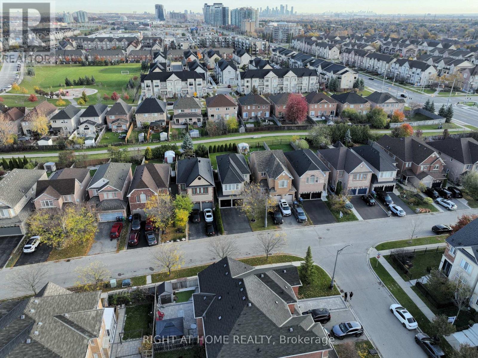 5041 Dubonet Drive, Mississauga, Ontario  L5M 7X3 - Photo 2 - W13101786