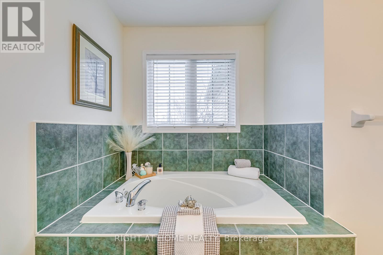 5041 Dubonet Drive, Mississauga, Ontario  L5M 7X3 - Photo 22 - W13101786