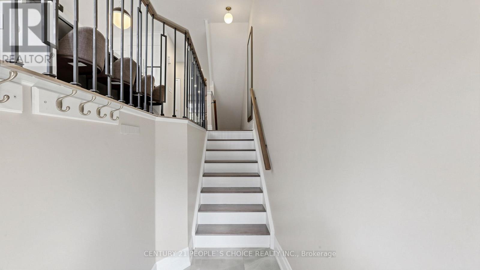 1321 Granrock Crescent, Mississauga, Ontario  L5V 0E1 - Photo 4 - W13101794
