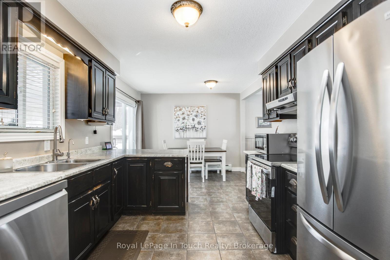 19 Maplegate Road, Tiny, Ontario  L0L 2T0 - Photo 15 - S12792752