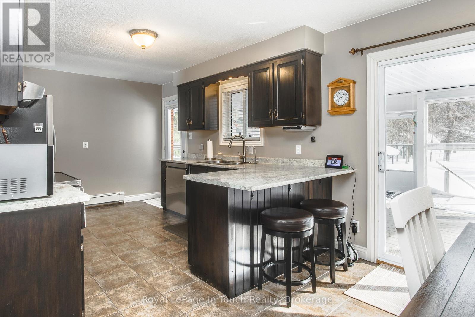 19 Maplegate Road, Tiny, Ontario  L0L 2T0 - Photo 14 - S12792752
