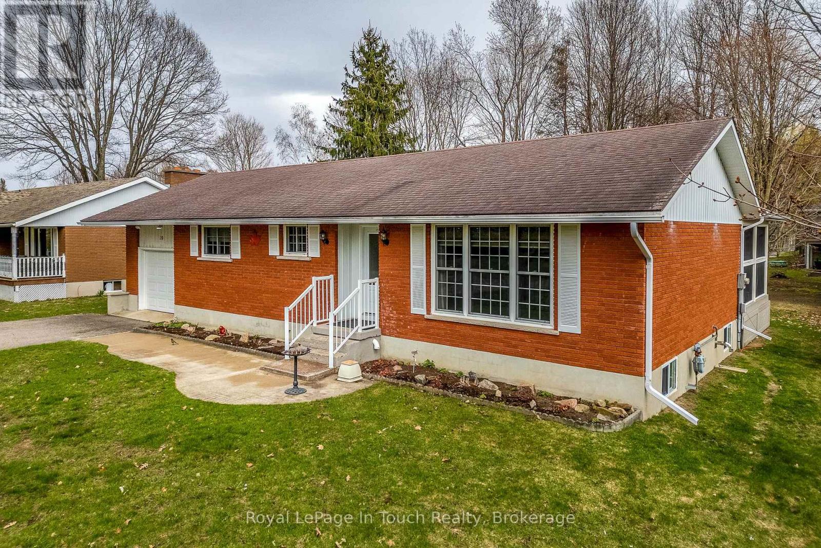 19 Maplegate Road, Tiny, Ontario  L0L 2T0 - Photo 3 - S12792752