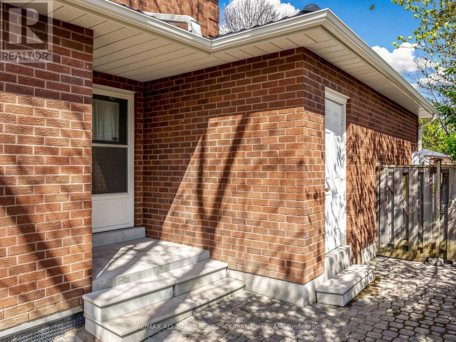 57 Highglen Avenue, Markham, Ontario  L3R 8R1 - Photo 15 - N12976856