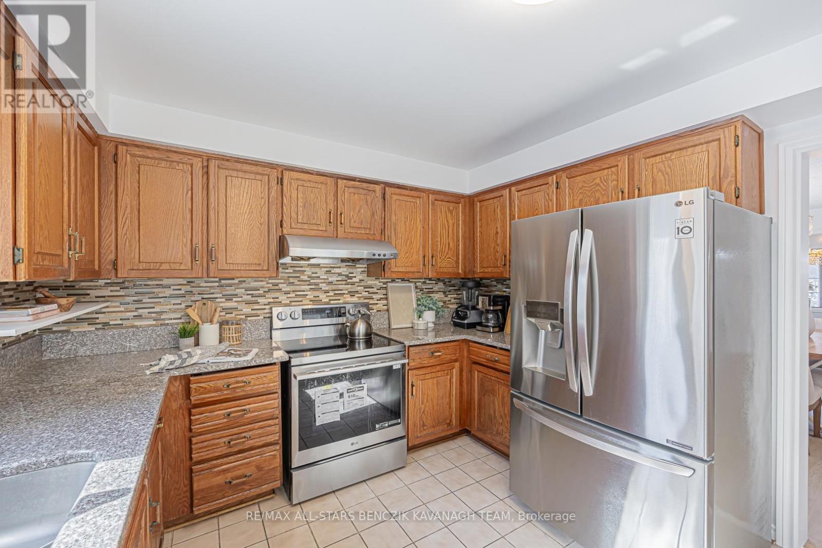 57 Highglen Avenue, Markham, Ontario  L3R 8R1 - Photo 12 - N12976856