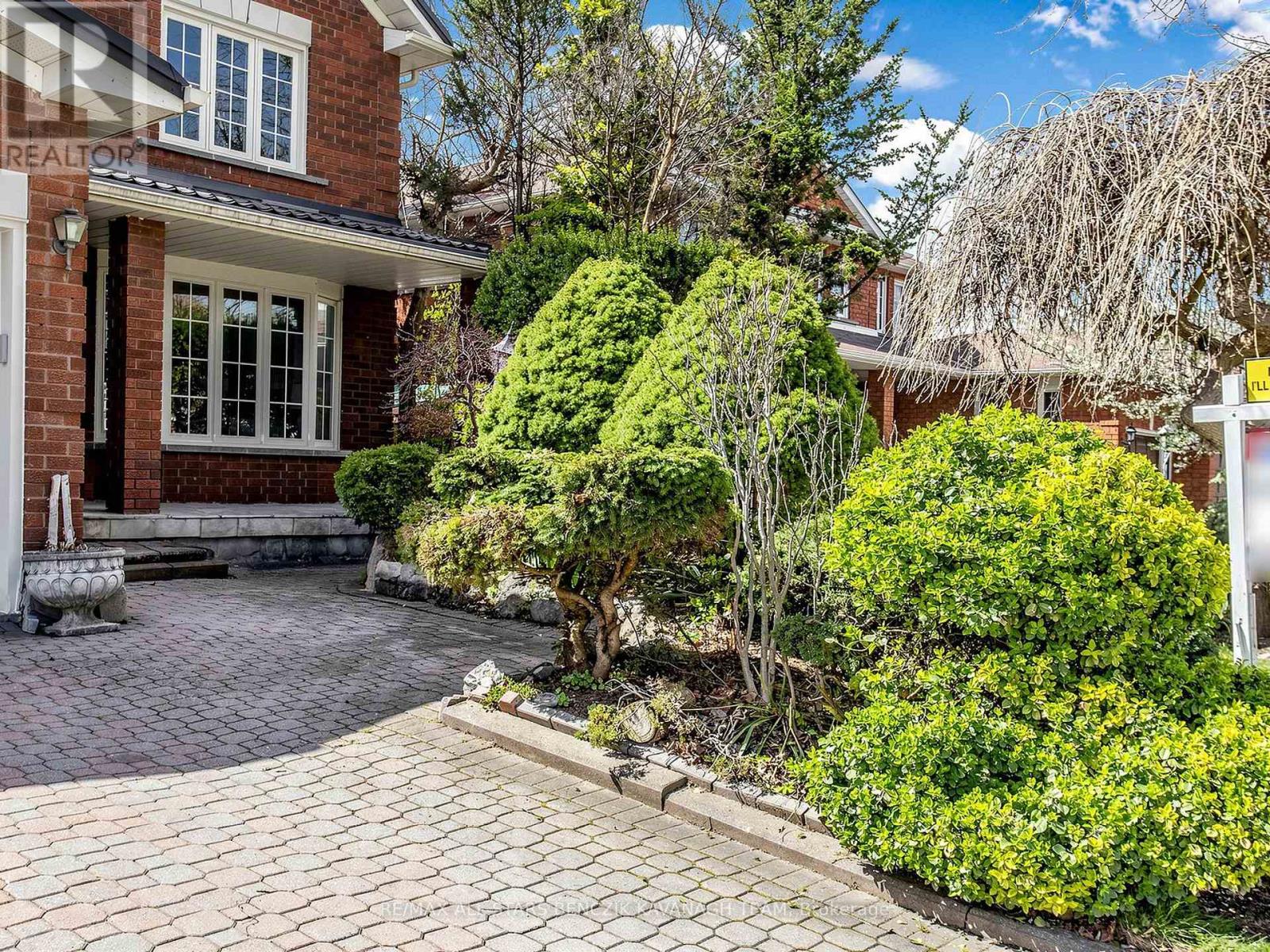 57 Highglen Avenue, Markham, Ontario  L3R 8R1 - Photo 2 - N12976856