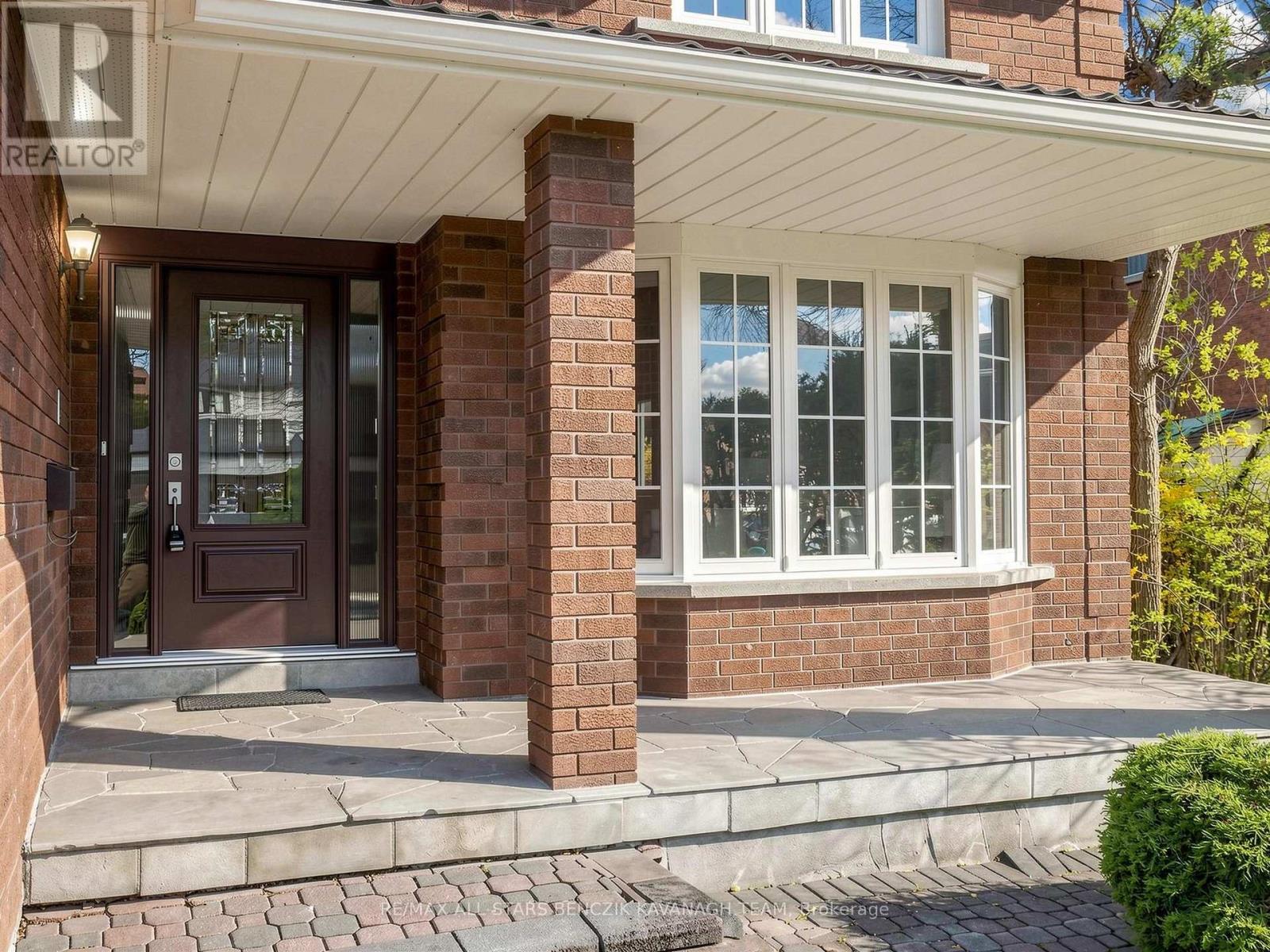 57 Highglen Avenue, Markham, Ontario  L3R 8R1 - Photo 3 - N12976856