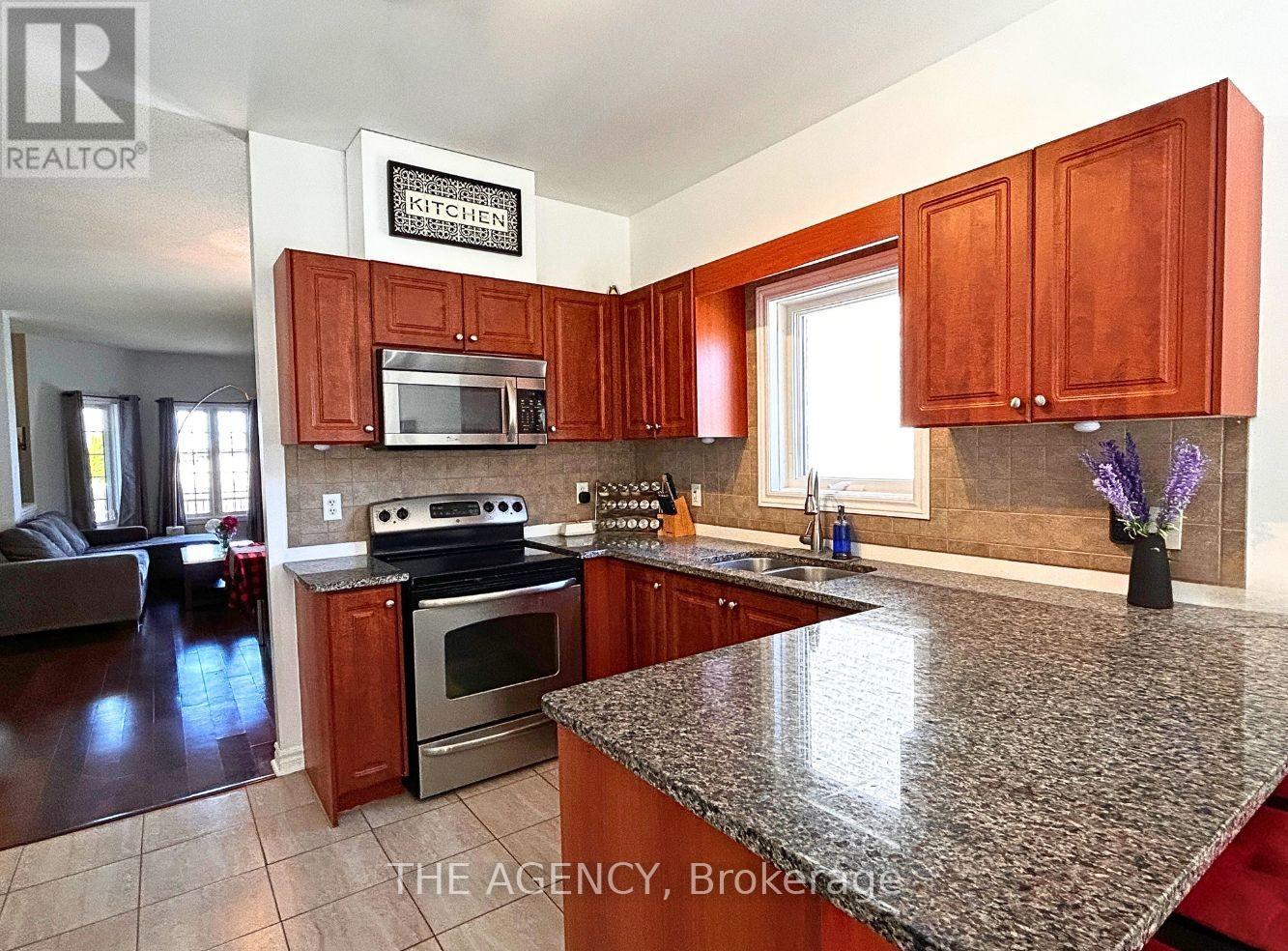 21 Silver Trail, Barrie, Ontario  L4N 2S2 - Photo 4 - S13098970