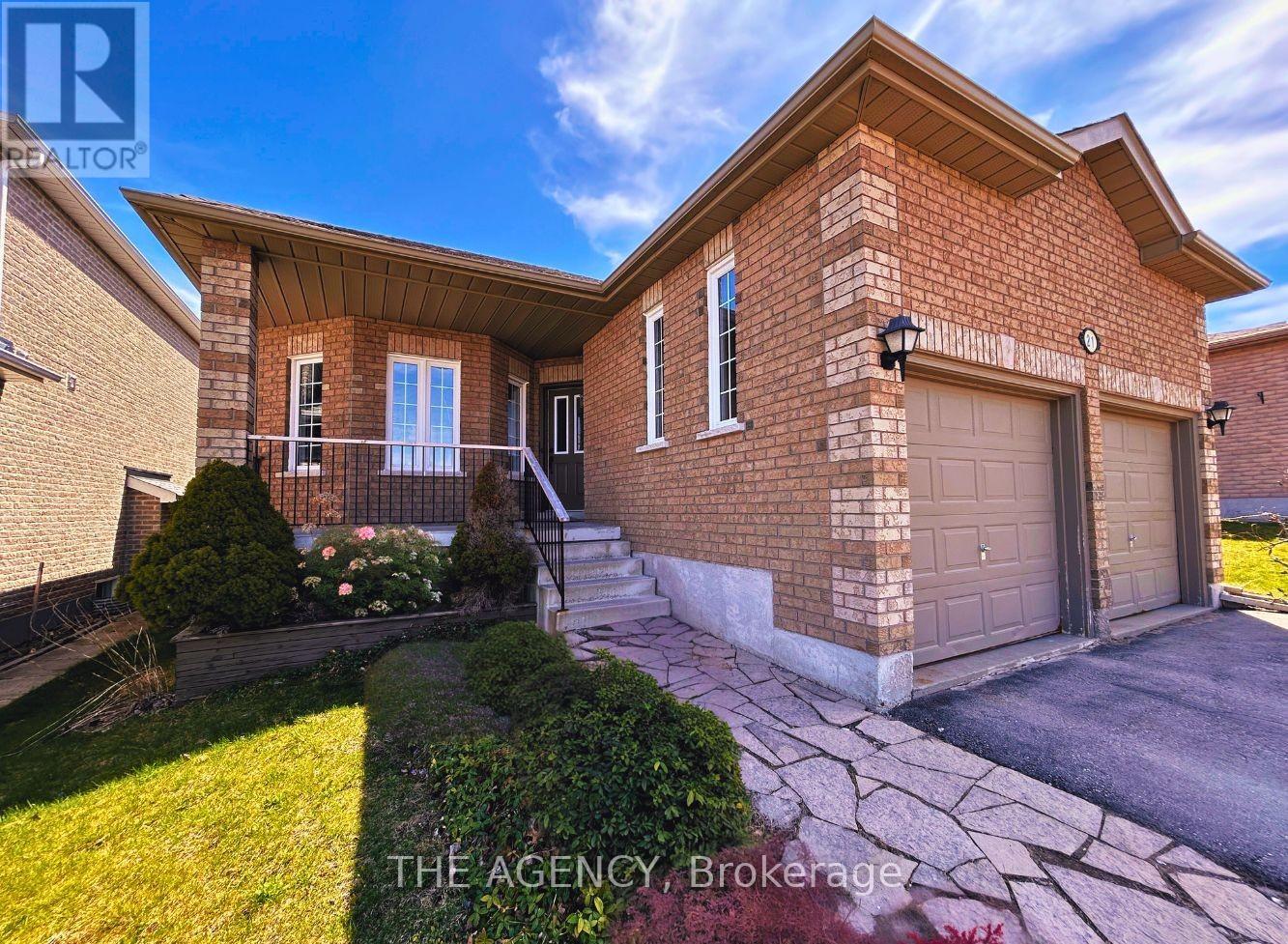 21 SILVER TRAIL, Barrie, Ontario