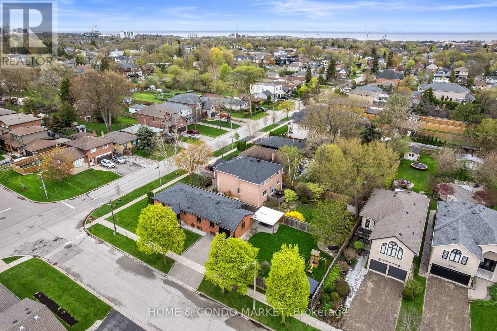1392 Northmount Avenue, Mississauga, Ontario  L5E 1Y5 - Photo 47 - W13099568