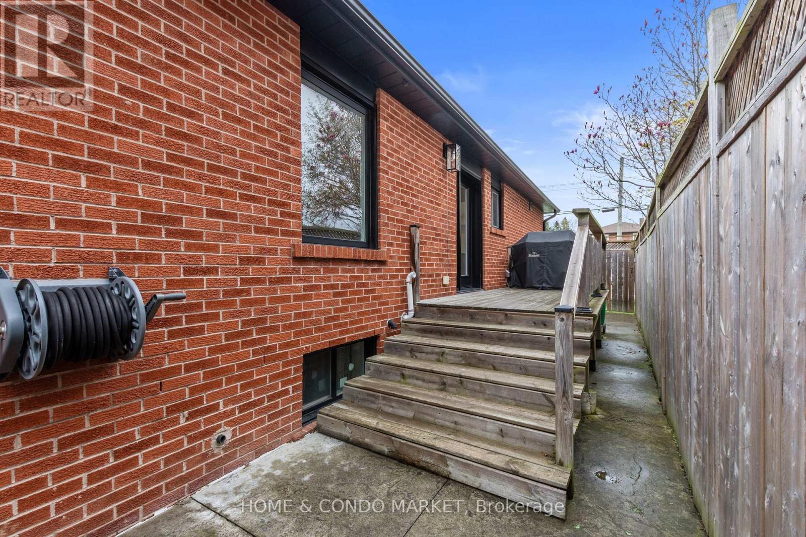 1392 Northmount Avenue, Mississauga, Ontario  L5E 1Y5 - Photo 37 - W13099568