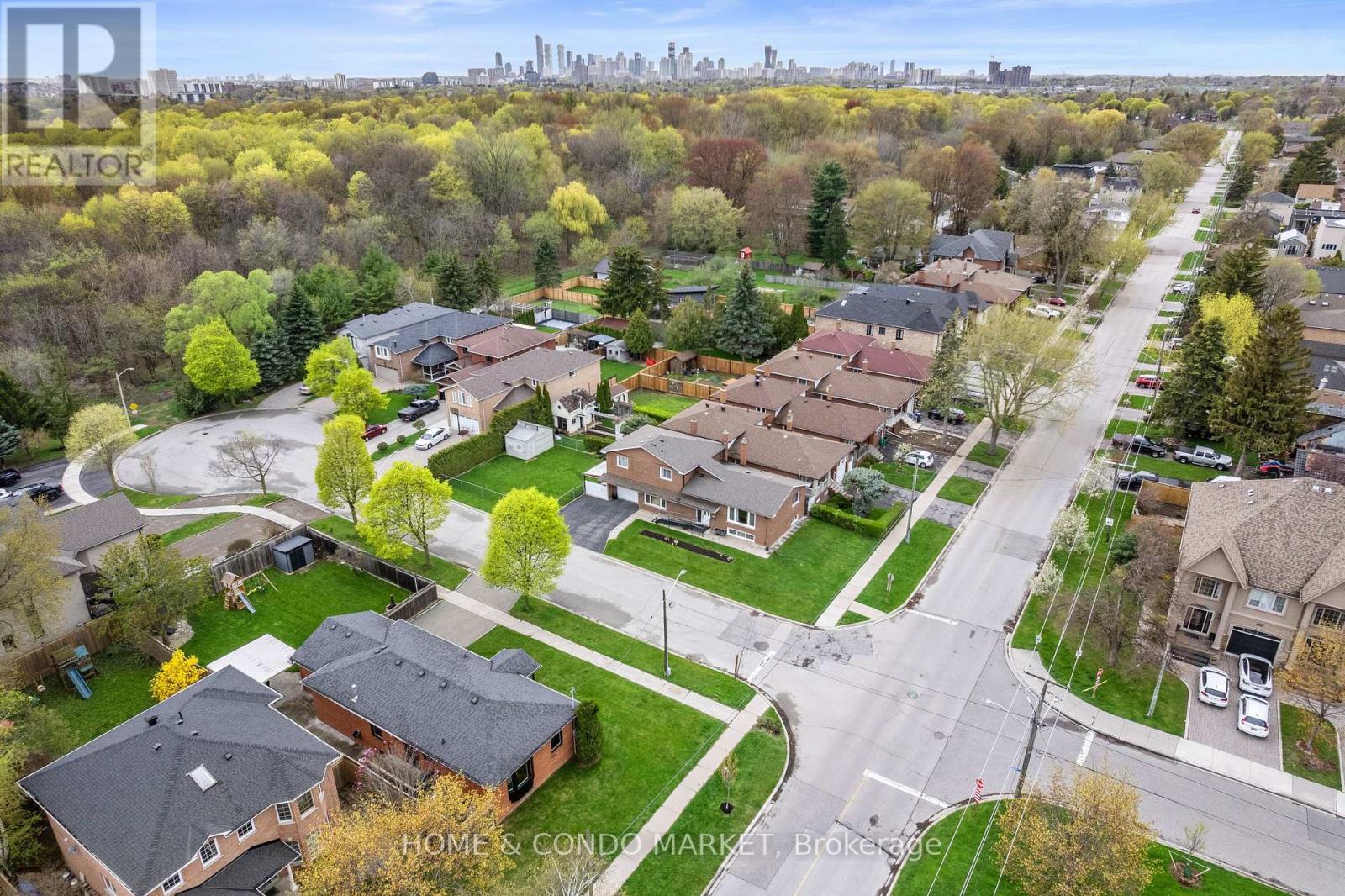 1392 Northmount Avenue, Mississauga, Ontario  L5E 1Y5 - Photo 46 - W13099568