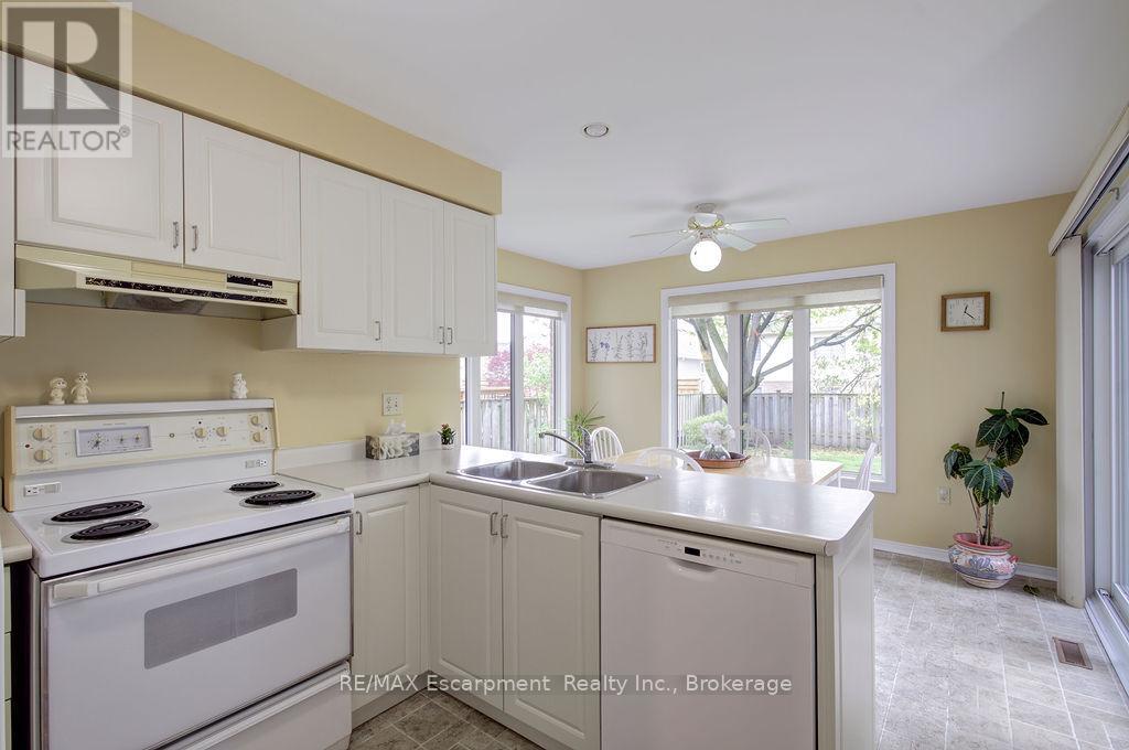 794 Hawkins Crescent, Burlington, Ontario  L7S 2C3 - Photo 16 - W13102088
