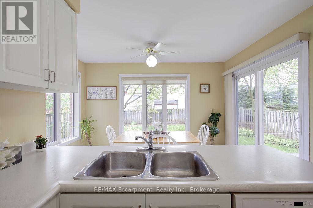 794 Hawkins Crescent, Burlington, Ontario  L7S 2C3 - Photo 17 - W13102088