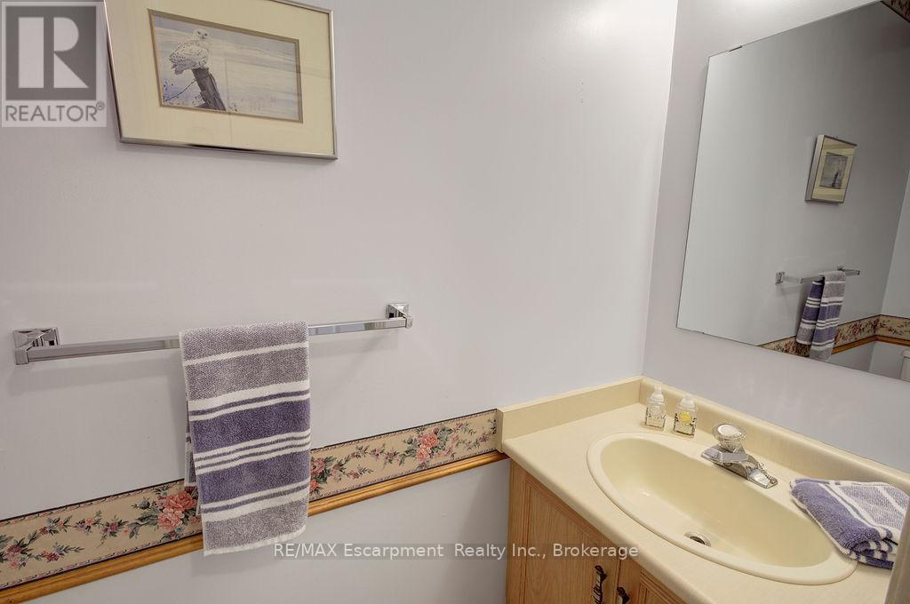 794 Hawkins Crescent, Burlington, Ontario  L7S 2C3 - Photo 23 - W13102088