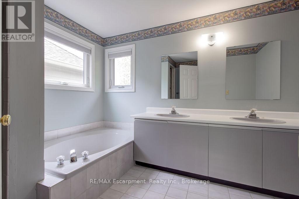 794 Hawkins Crescent, Burlington, Ontario  L7S 2C3 - Photo 31 - W13102088