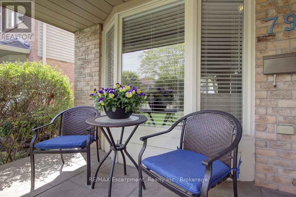 794 Hawkins Crescent, Burlington, Ontario  L7S 2C3 - Photo 4 - W13102088