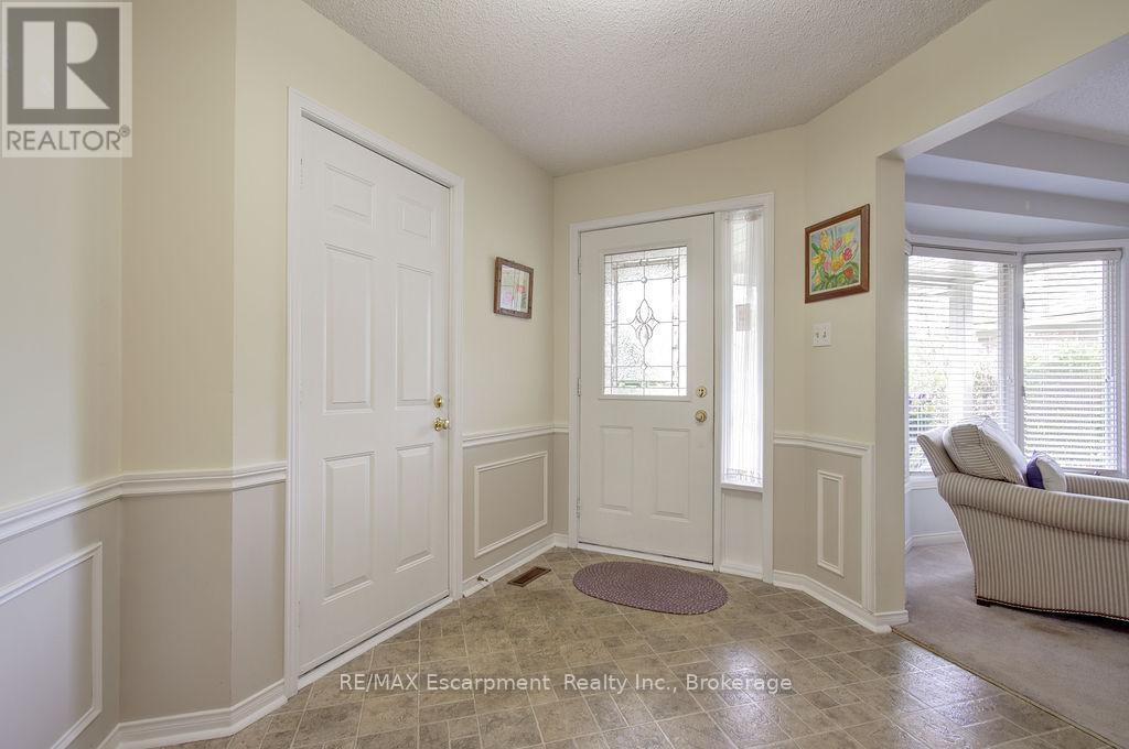 794 Hawkins Crescent, Burlington, Ontario  L7S 2C3 - Photo 5 - W13102088