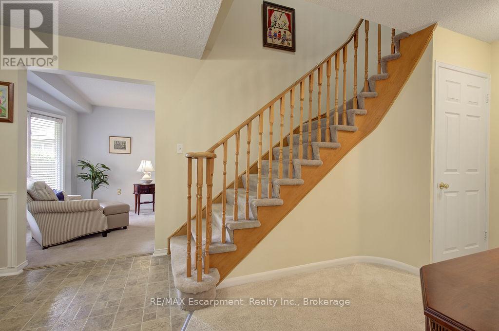 794 Hawkins Crescent, Burlington, Ontario  L7S 2C3 - Photo 6 - W13102088