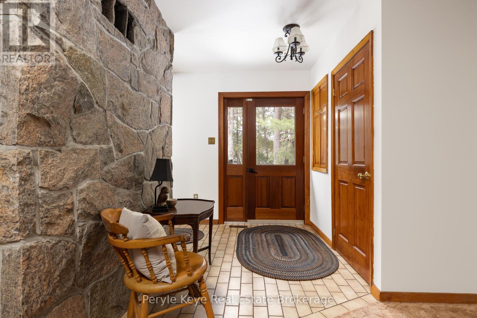 2391 Limberlost Road, Lake Of Bays, Ontario  P1H 2J6 - Photo 15 - X12955512