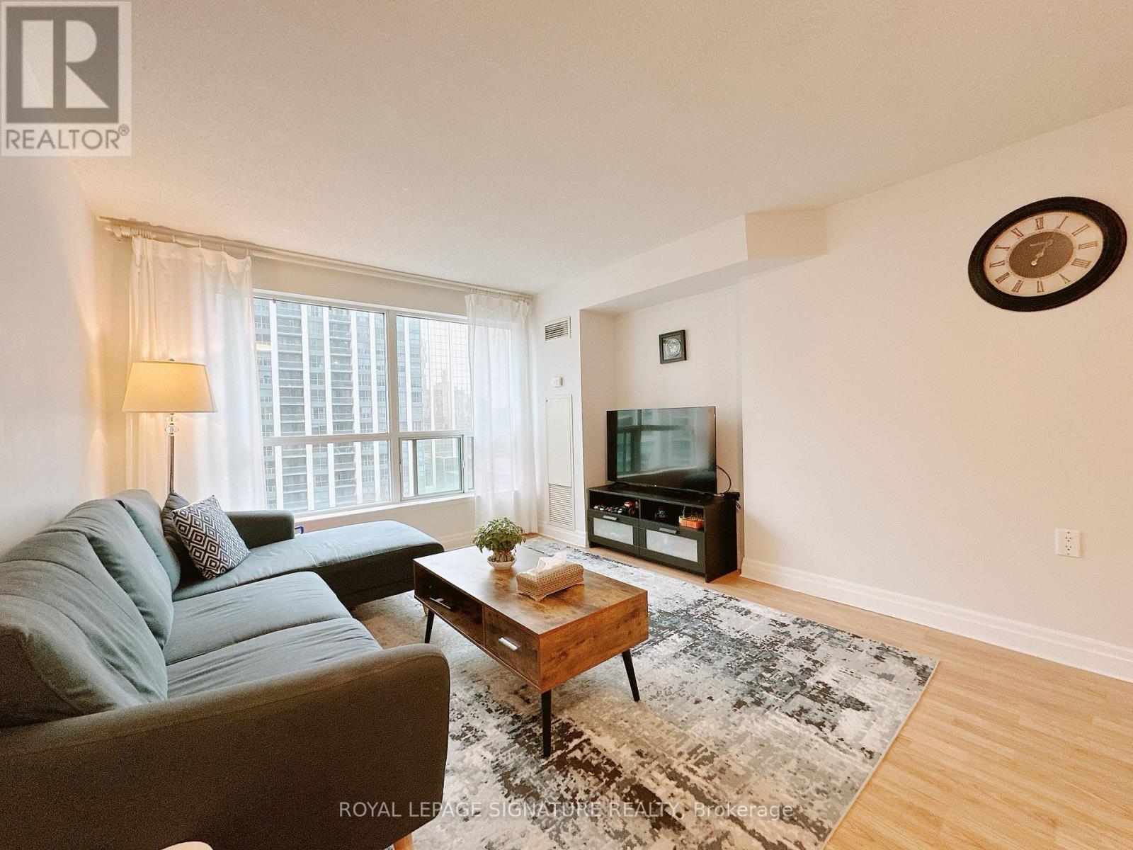 905 - 21 HILLCREST AVENUE, Toronto, Ontario