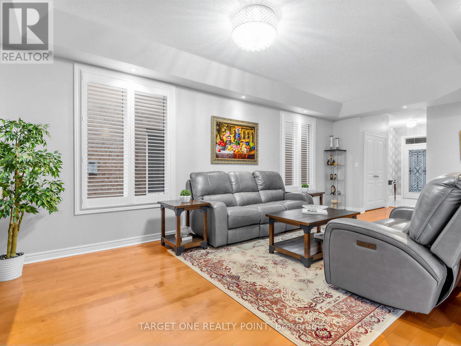 39 Riding Mountain Drive, Richmond Hill, Ontario  L4E 0V4 - Photo 6 - N13094214