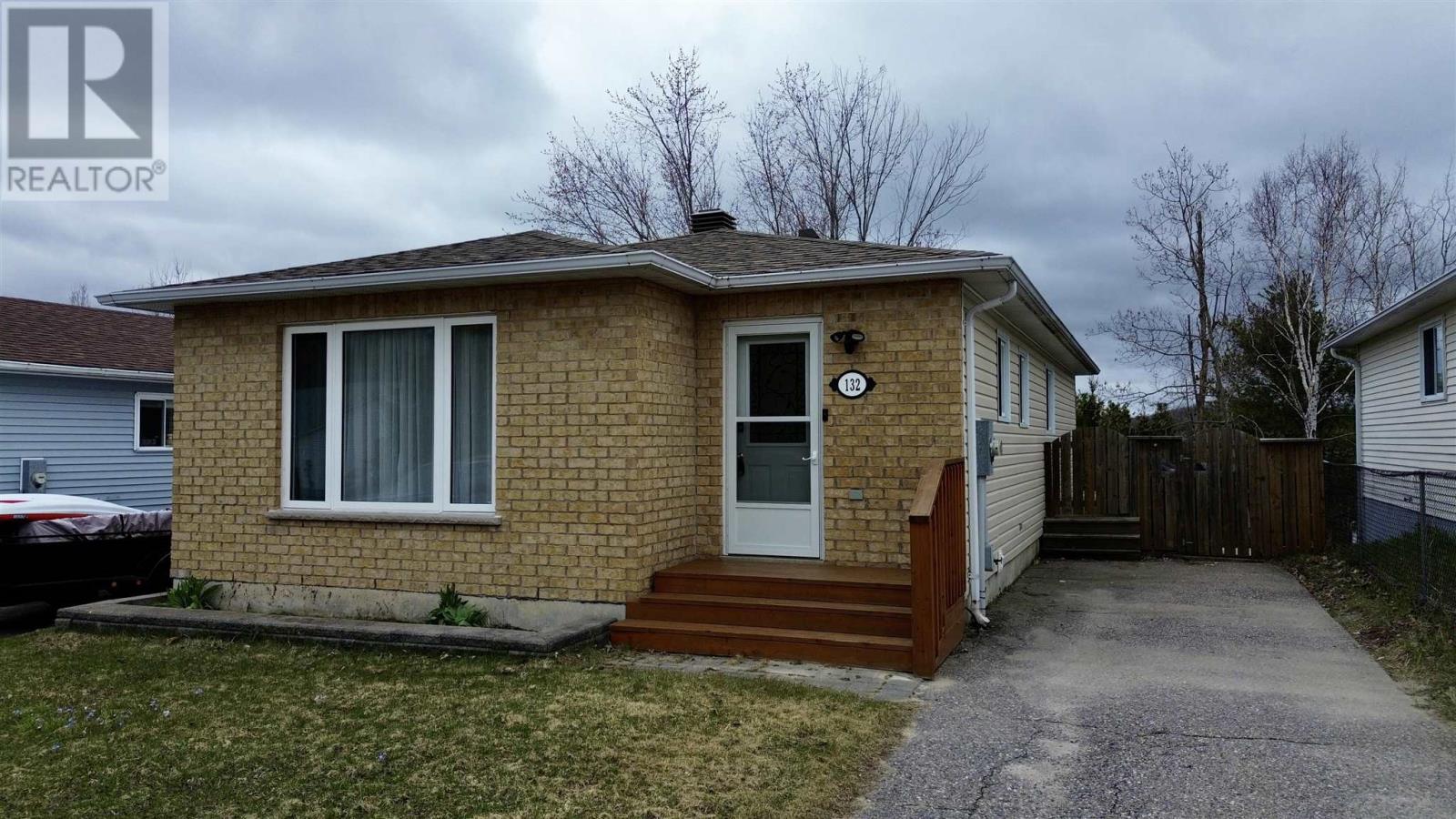 132 Taylor Blvd, Elliot Lake, Ontario  P5A 3K8 - Photo 1 - SM260933