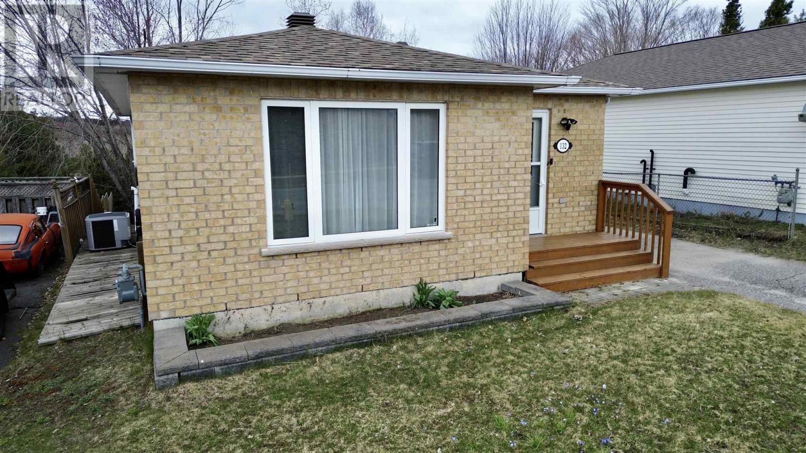 132 Taylor Blvd, Elliot Lake, Ontario  P5A 3K8 - Photo 3 - SM260933