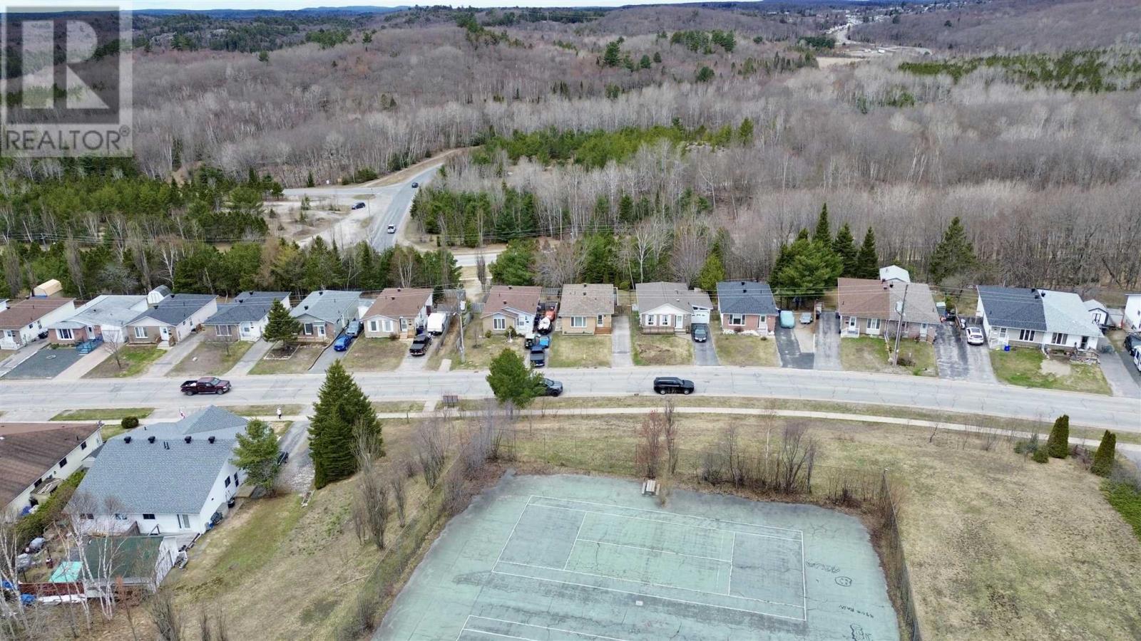 132 Taylor Blvd, Elliot Lake, Ontario  P5A 3K8 - Photo 4 - SM260933