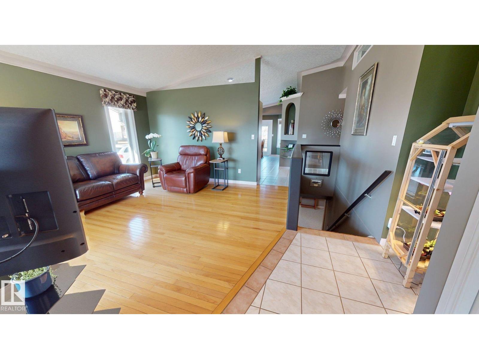 76 Chancery Wy, Sherwood Park, Alberta  T8H 1Z3 - Photo 3 - E4486535