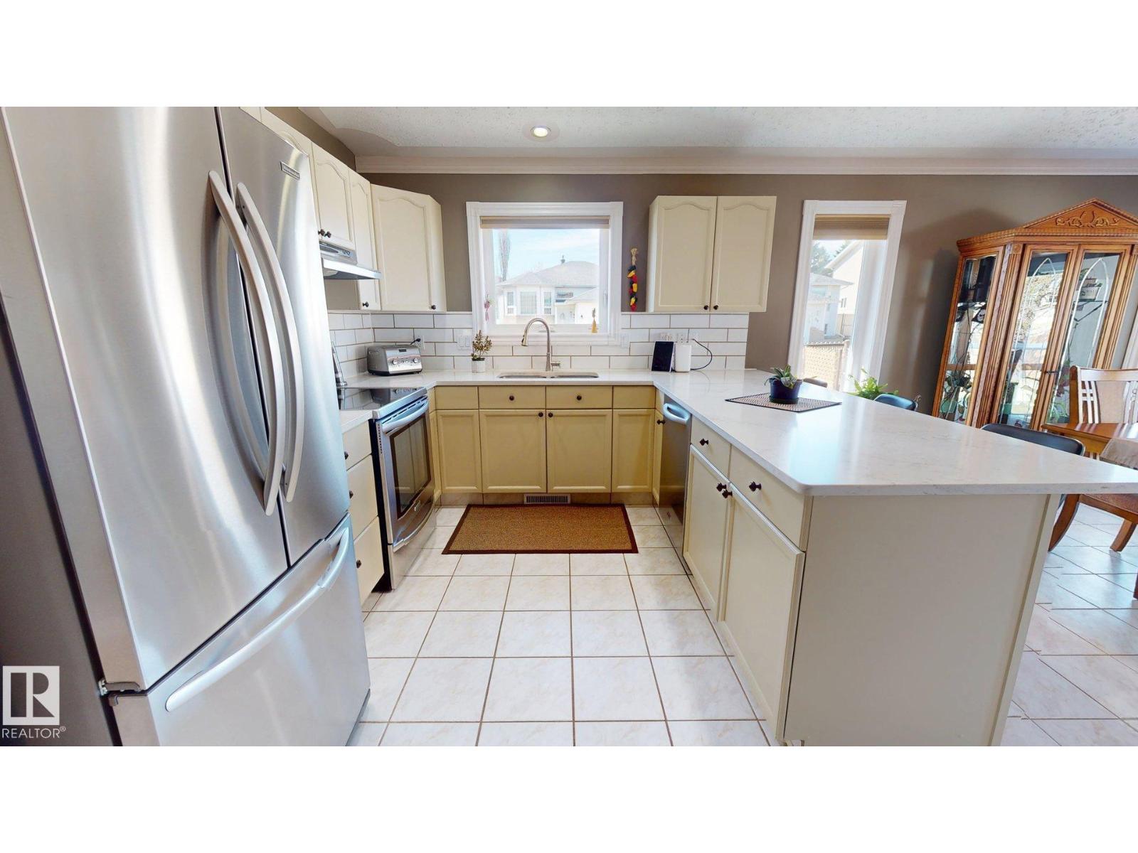 76 Chancery Wy, Sherwood Park, Alberta  T8H 1Z3 - Photo 5 - E4486535