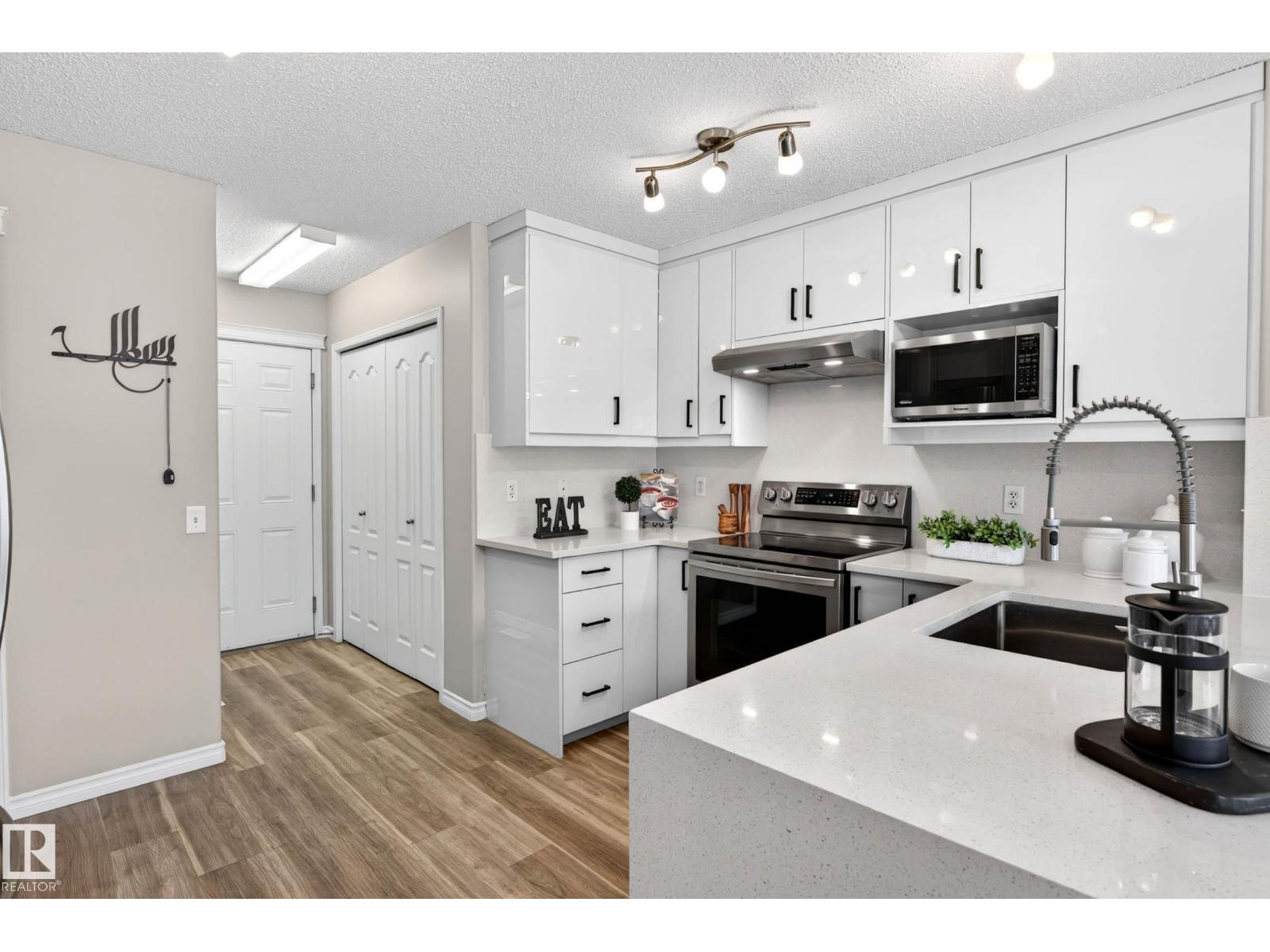 7723 7A AV SW, edmonton, Alberta